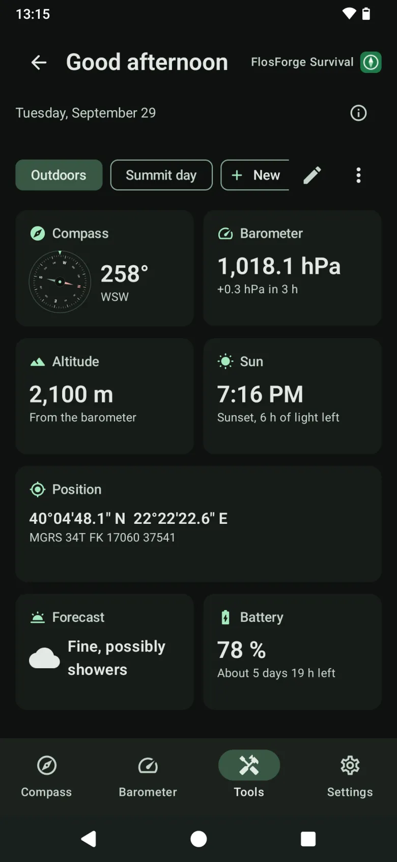 A dashboard of live blocks: compass, barometer, altitude, sun, position, forecast and battery, with tabs for several dashboards