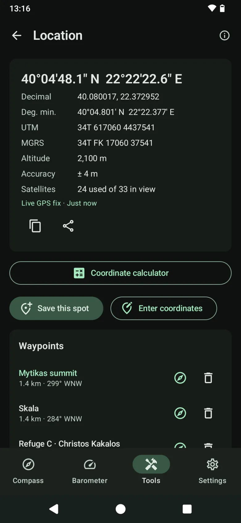 The Location tool: position in DMS, decimal, degrees-minutes, UTM and MGRS, with altitude, accuracy, satellites and saved waypoints